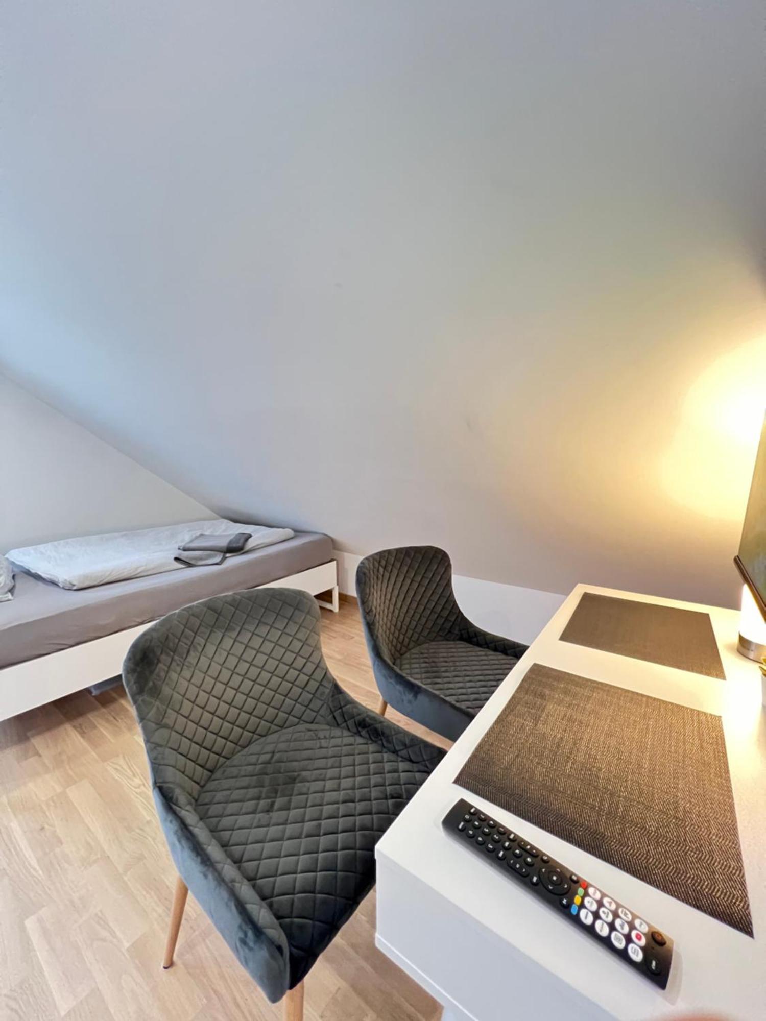 Charmantes Studio-Apartment Im Herzen Von Neureut - Fussbodenheizung, Regendusche, Waschmaschine, Stellplatz Karlsruhe Buitenkant foto