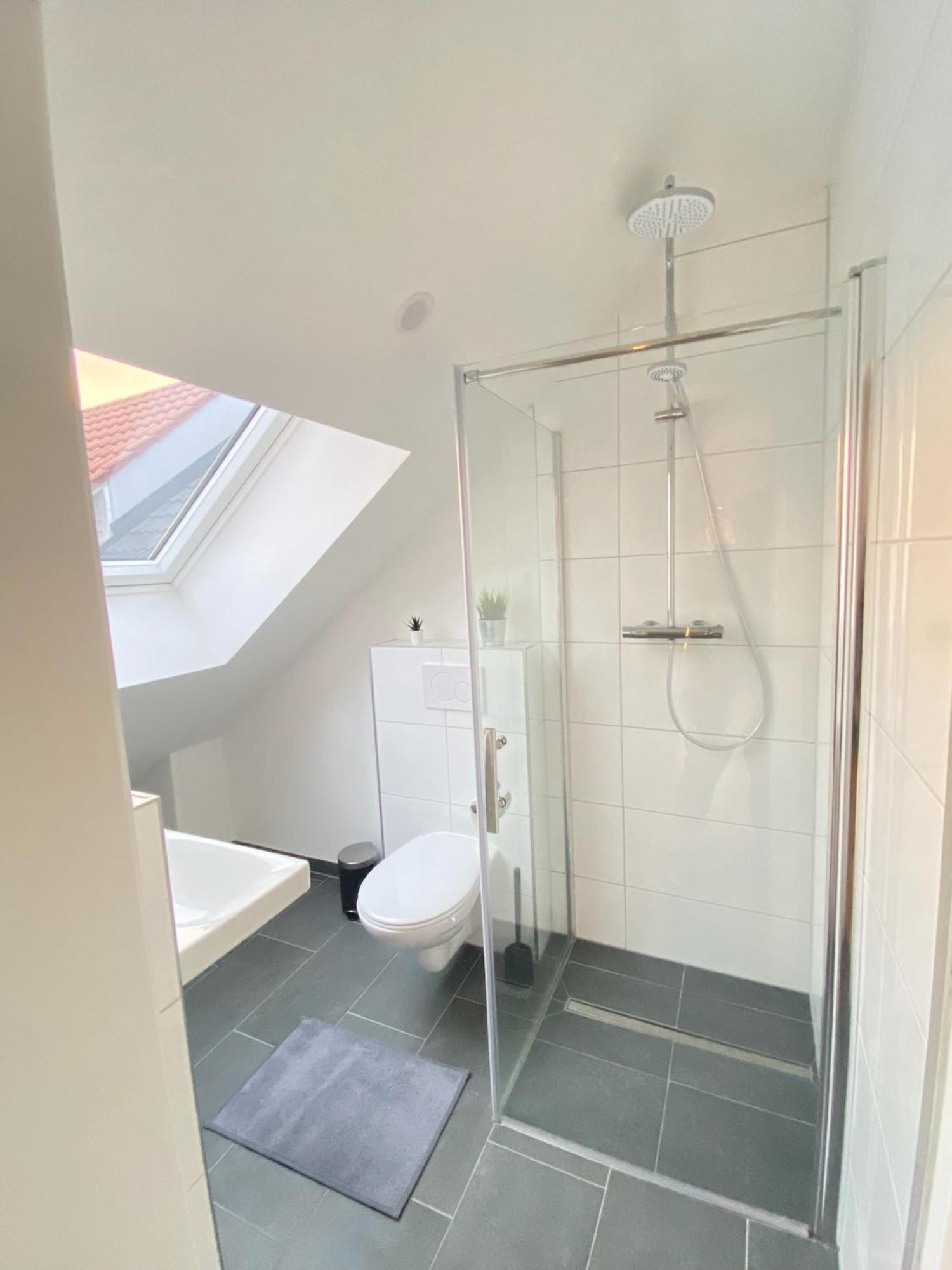 Charmantes Studio-Apartment Im Herzen Von Neureut - Fussbodenheizung, Regendusche, Waschmaschine, Stellplatz Karlsruhe Buitenkant foto