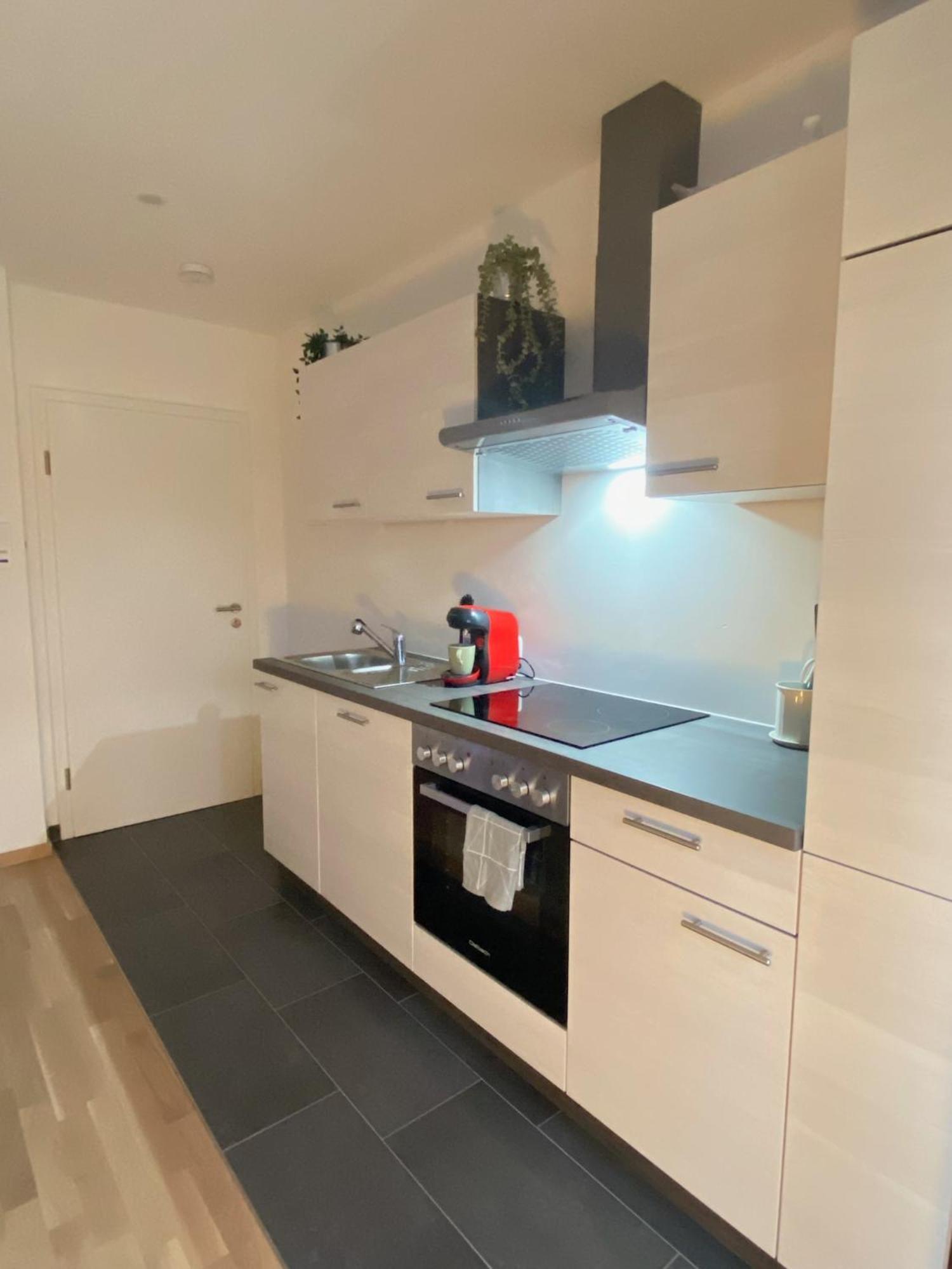 Charmantes Studio-Apartment Im Herzen Von Neureut - Fussbodenheizung, Regendusche, Waschmaschine, Stellplatz Karlsruhe Buitenkant foto
